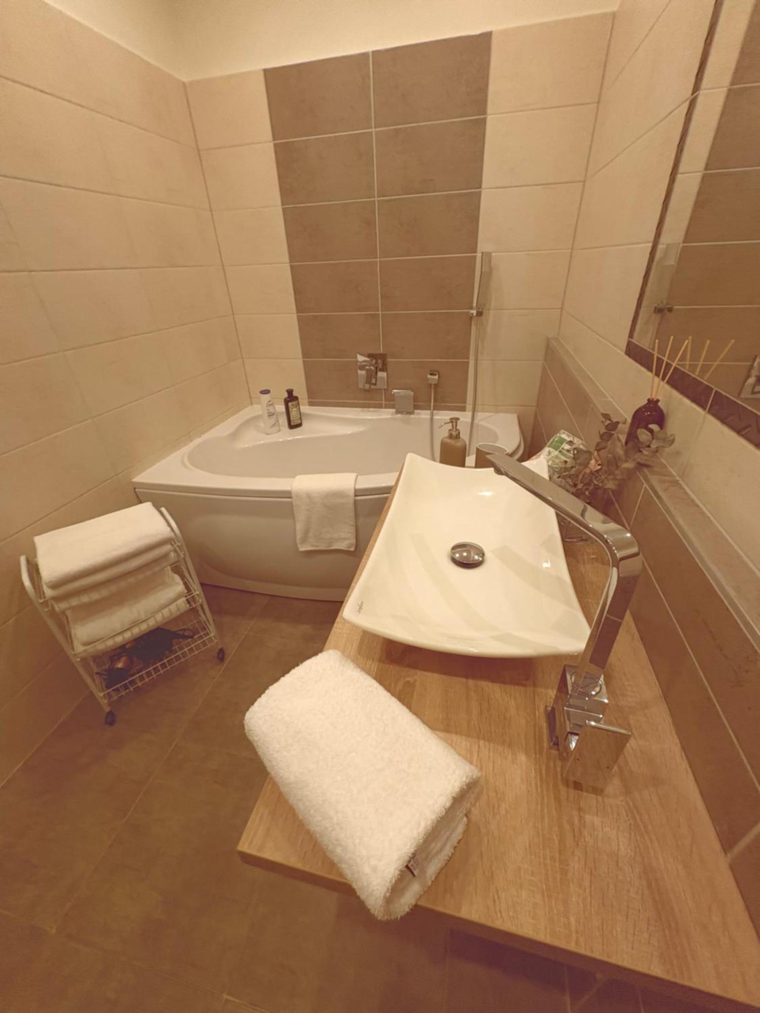 Trio Apartments Ostrava Kültér fotó